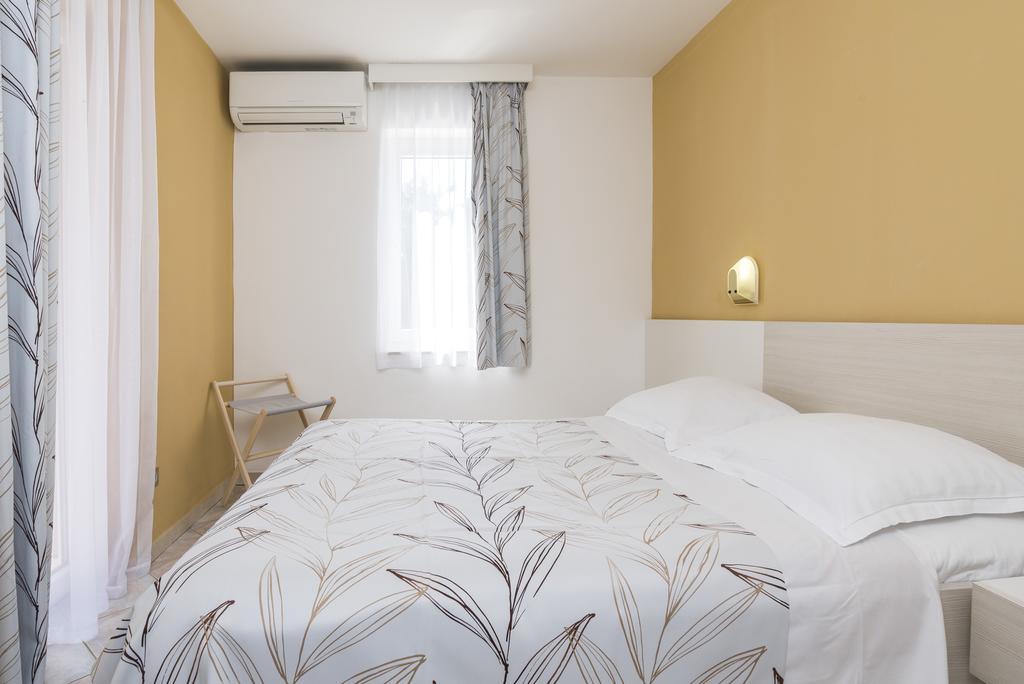 Apartments Amfora Plava Laguna Umag Habitación foto